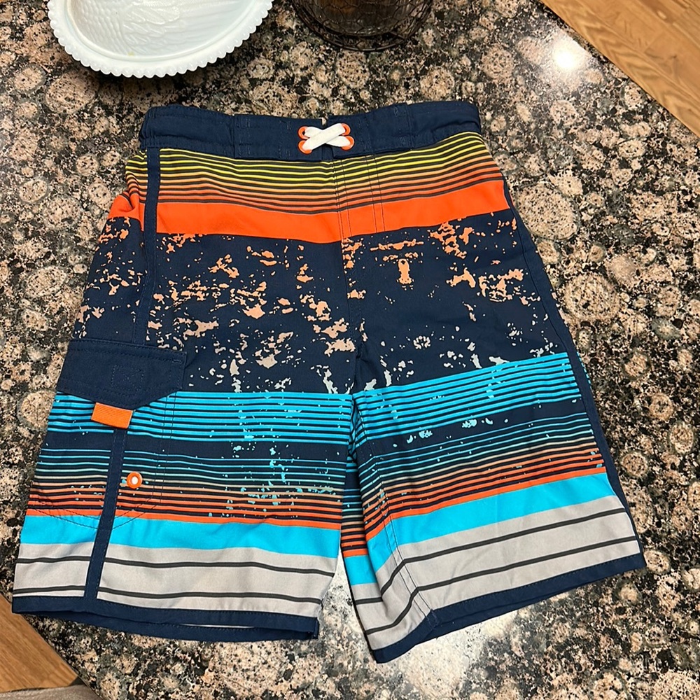 EUC Boys swim trunks shorts, size M (8).